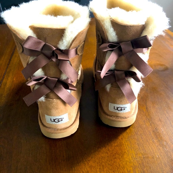 Bailey Bow II Boot - Picture 3 of 3